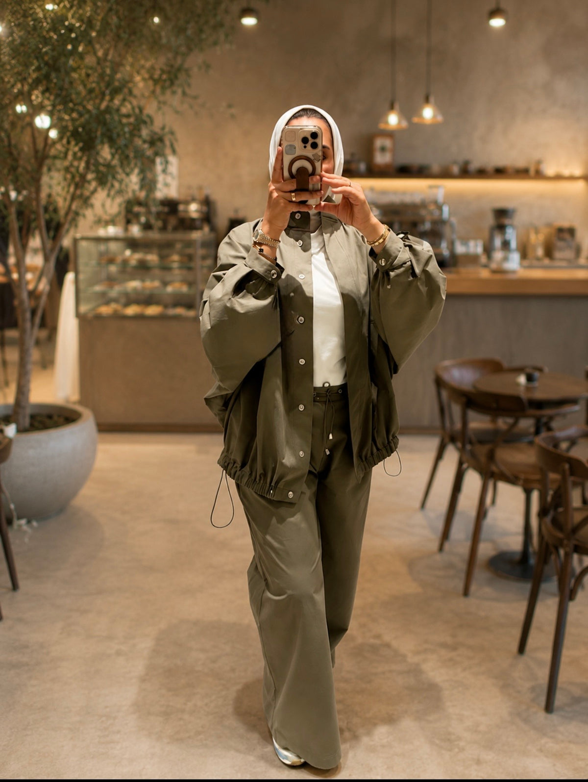 Traveling oversized set