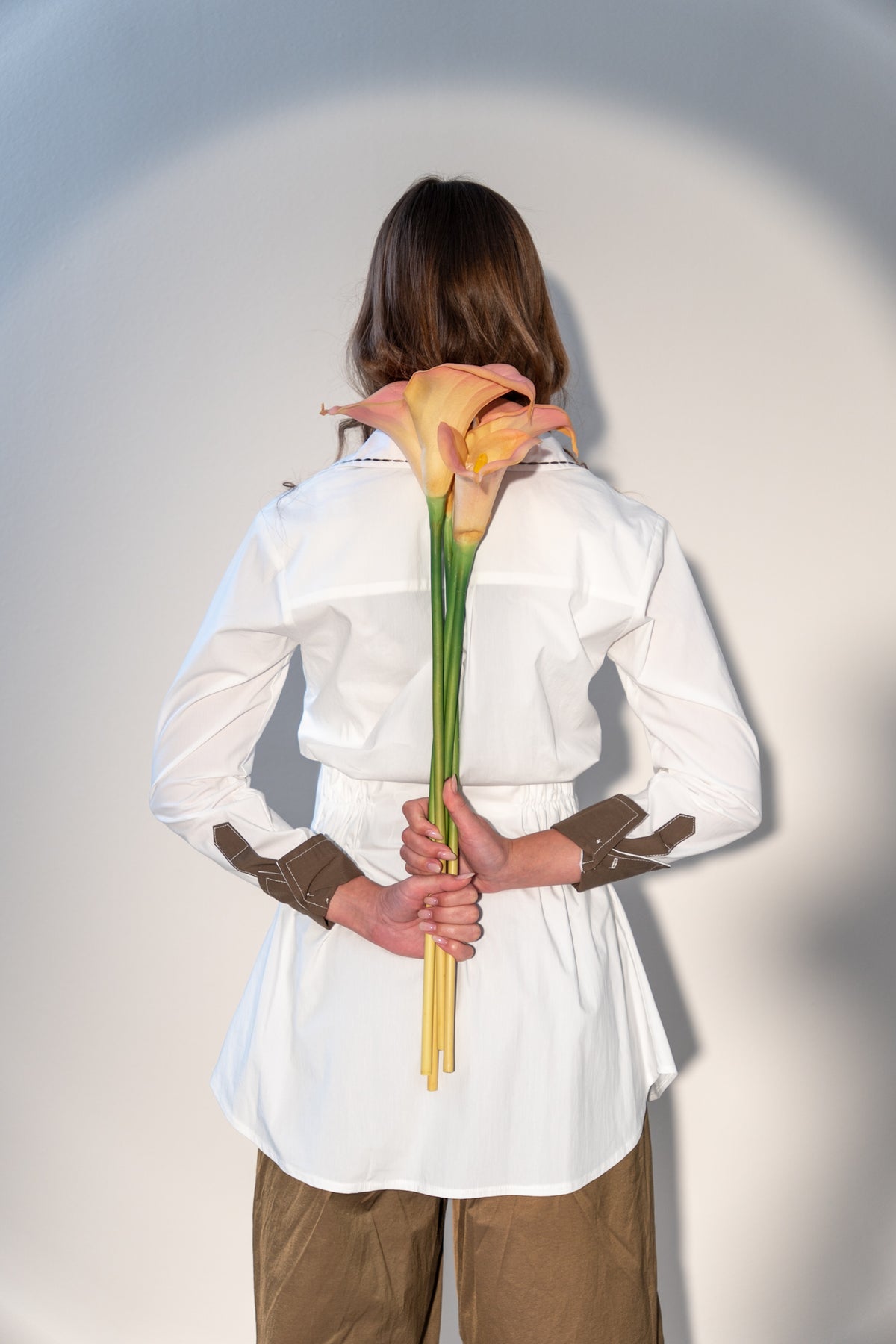 WHITE VS KHAKI SHIRT